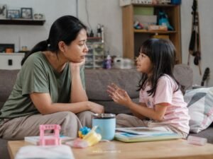Read more about the article Konsultasi Parenting di Makassar: Kapan Orang Tua Perlu Mencari Bantuan?