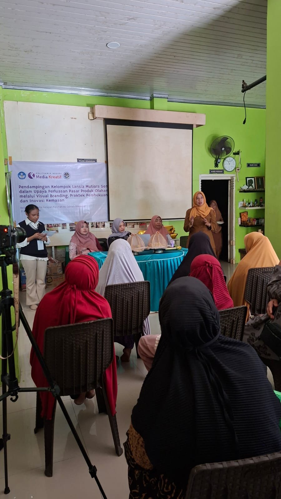 Sosialisasi Pendampingan Usaha Lansia dari Kampus Polimedia